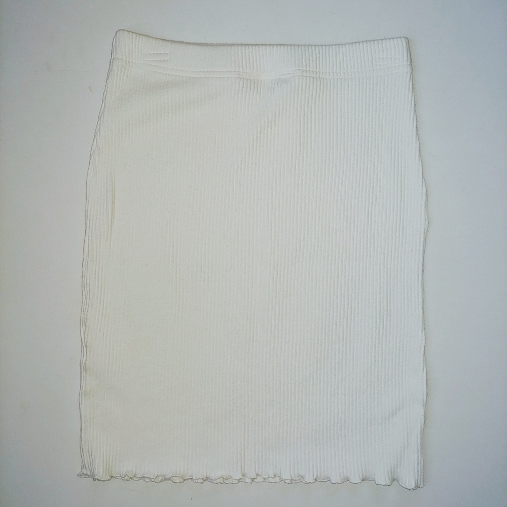 The limited white knit skirt size M midi ruffle